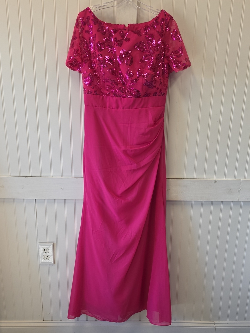 NWT Fuchsia Pink Sequin Bodice Short Sleeve Evening Gown Maxi Dress Size 10
